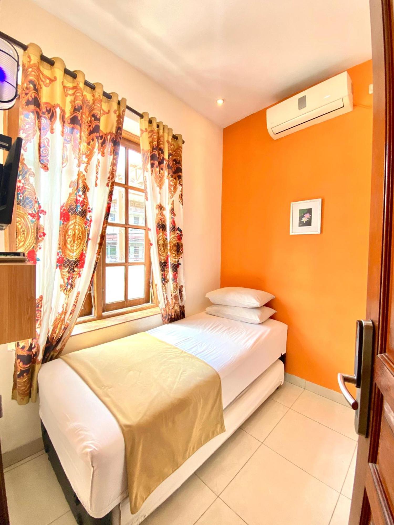 Cabin Hotel Bhayangkara Yogyakarta Exterior photo